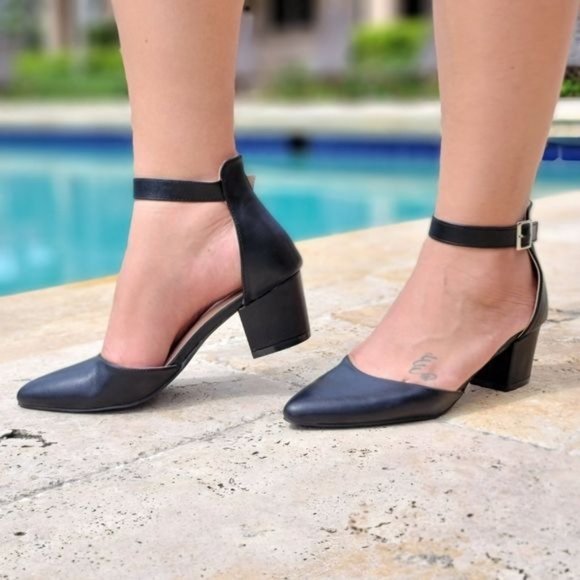 Women's Black Closed Pointed Toe Ankle Strap Heel Pump - Picture 4 of 4